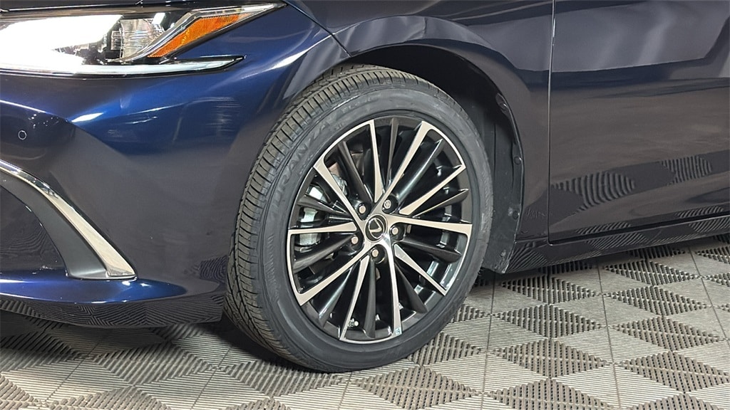 Used 2024 Lexus ES 350 Sedan
