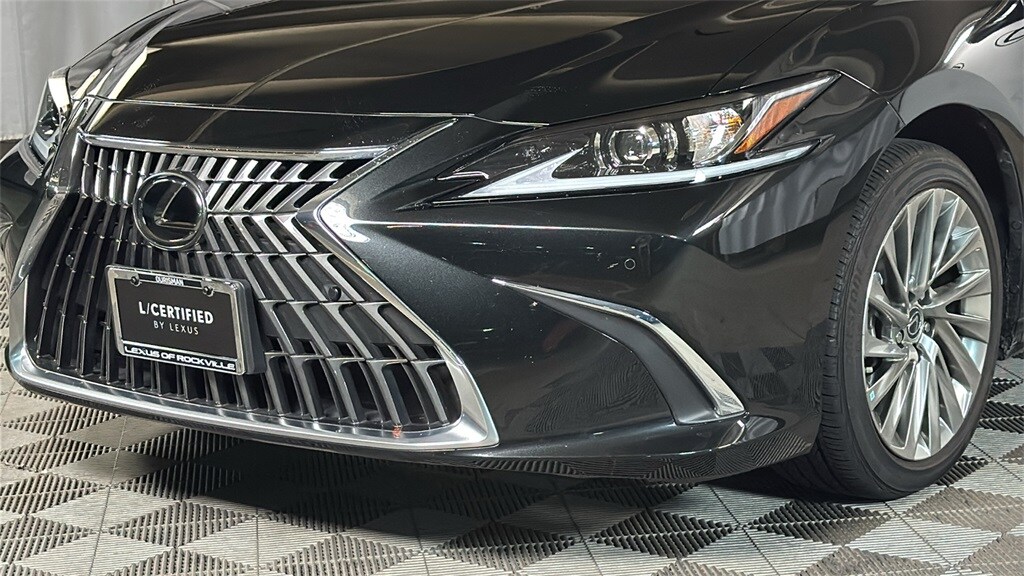 2023 Lexus ES 300h photo 2