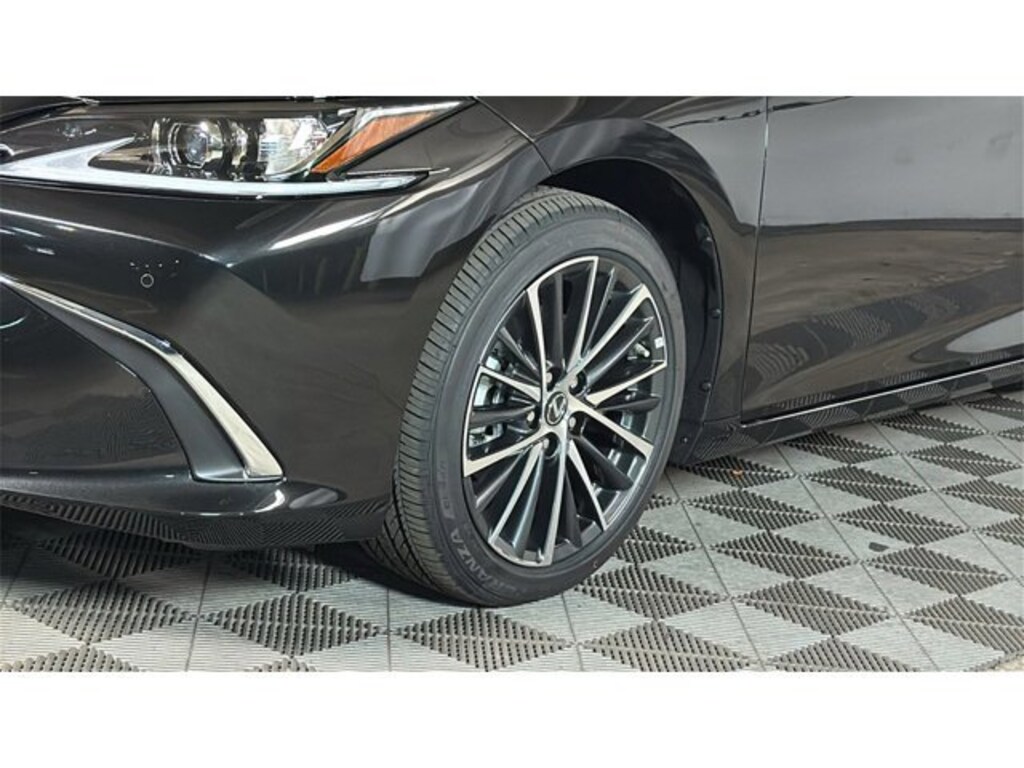 New 2025 Lexus ES 350 4-DOOR SEDAN
