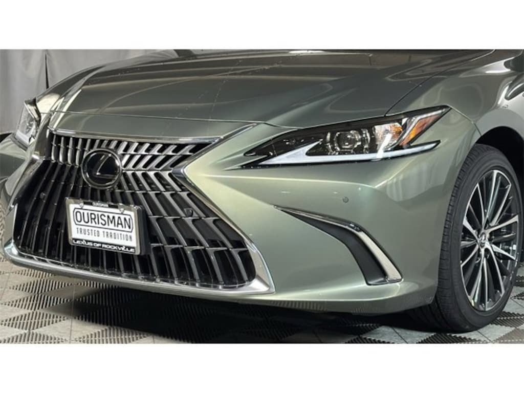 New 2025 Lexus ES HYBRID 300h 4-DOOR SEDAN