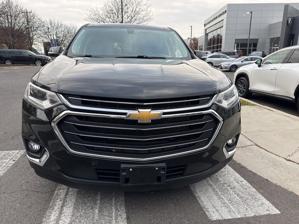 2020 Chevrolet Traverse 1LT photo 2