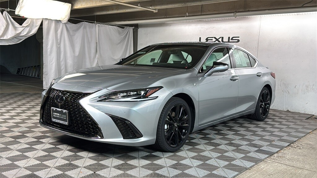 2023 Lexus ES 300h photo 2