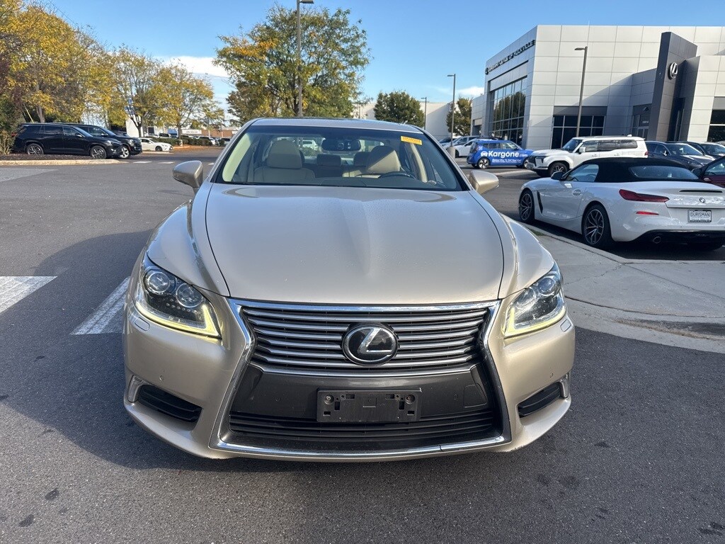2017 Lexus LS 460 photo 2