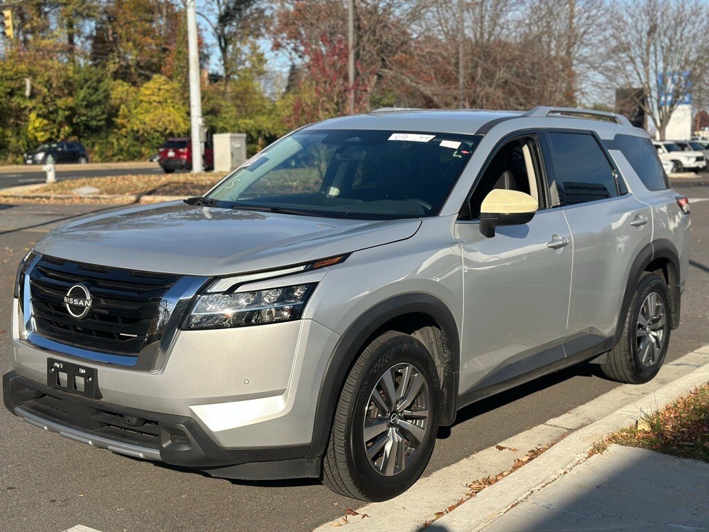 Used 2024 Nissan Pathfinder SL SUV