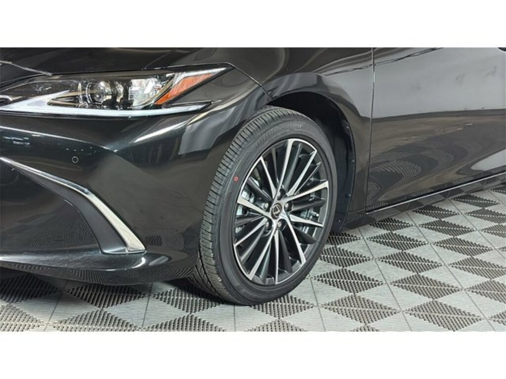 New 2025 Lexus ES HYBRID 300h 4-DOOR SEDAN