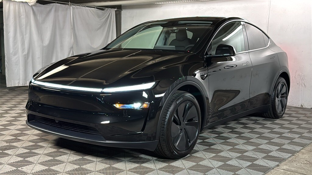 2026 Tesla Model Y Long Range photo 3