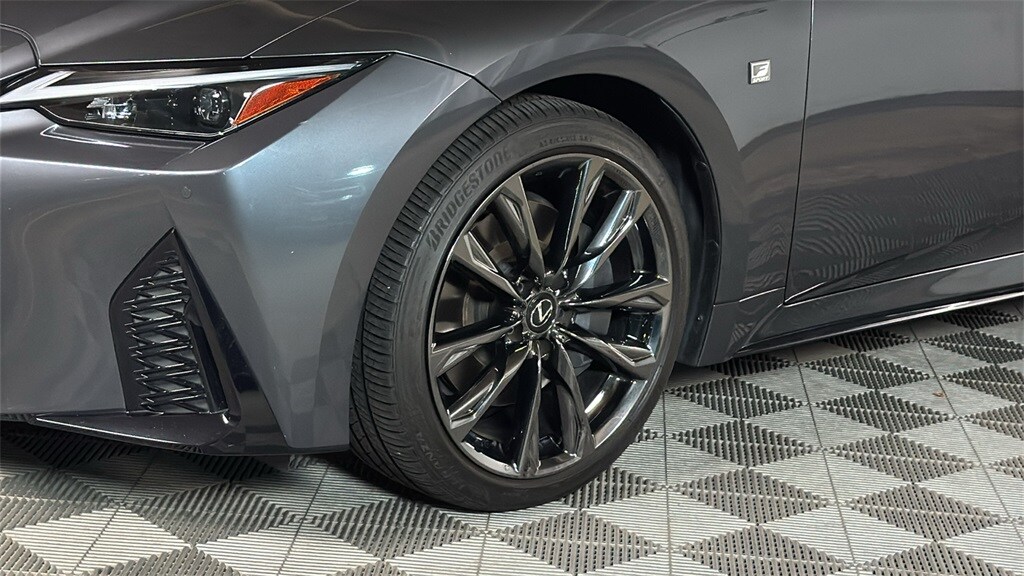 2023 Lexus IS 350 F SPORT photo 4