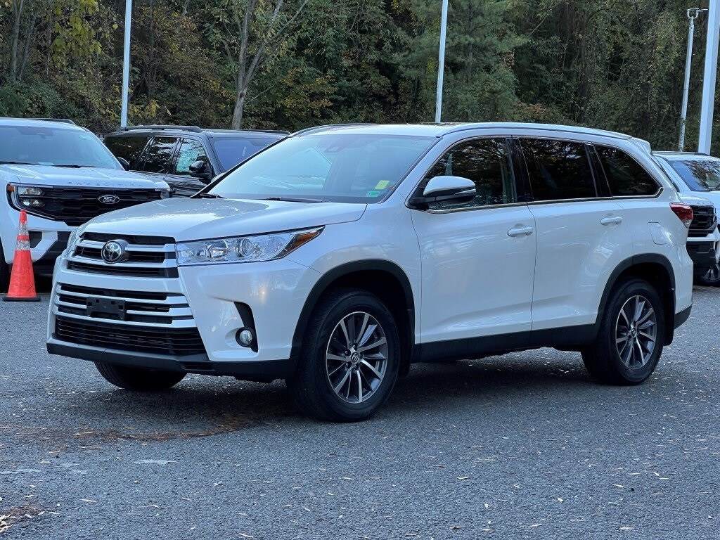2019 Toyota Highlander XLE photo 2