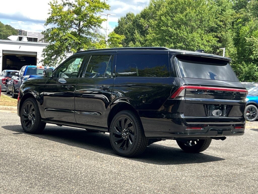 2025 Lincoln Navigator L Reserve photo 2