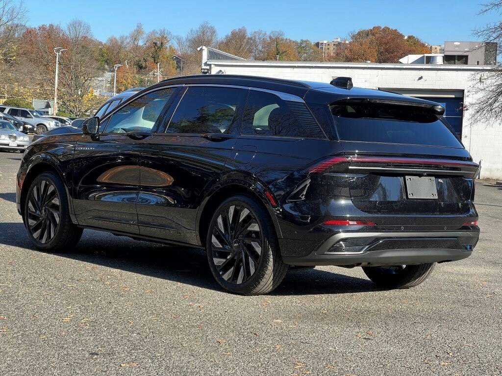 2024 Lincoln Nautilus Black Label photo 2