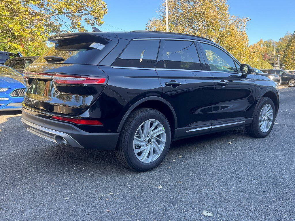 2026 Lincoln Corsair Premiere photo 2