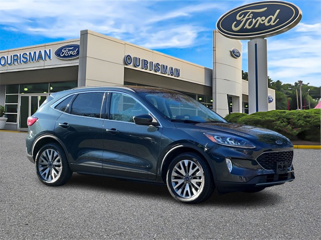 2022 Ford Escape Titanium's photo