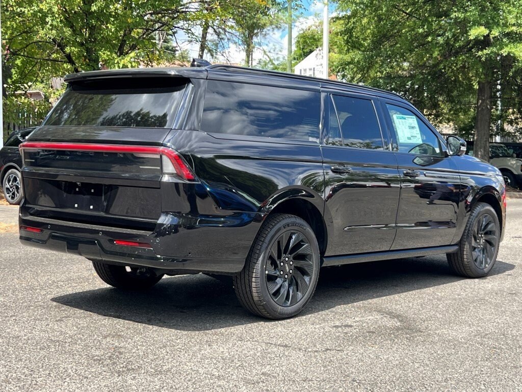 2025 Lincoln Navigator L Reserve photo 3