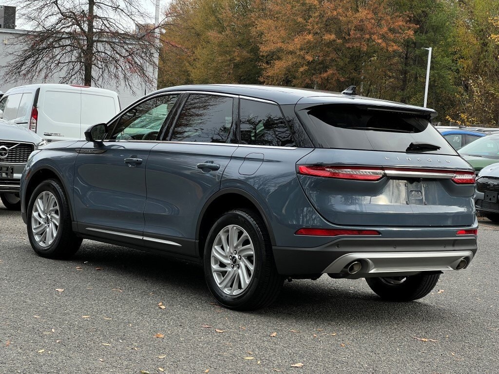 2023 Lincoln Corsair Standard photo 2