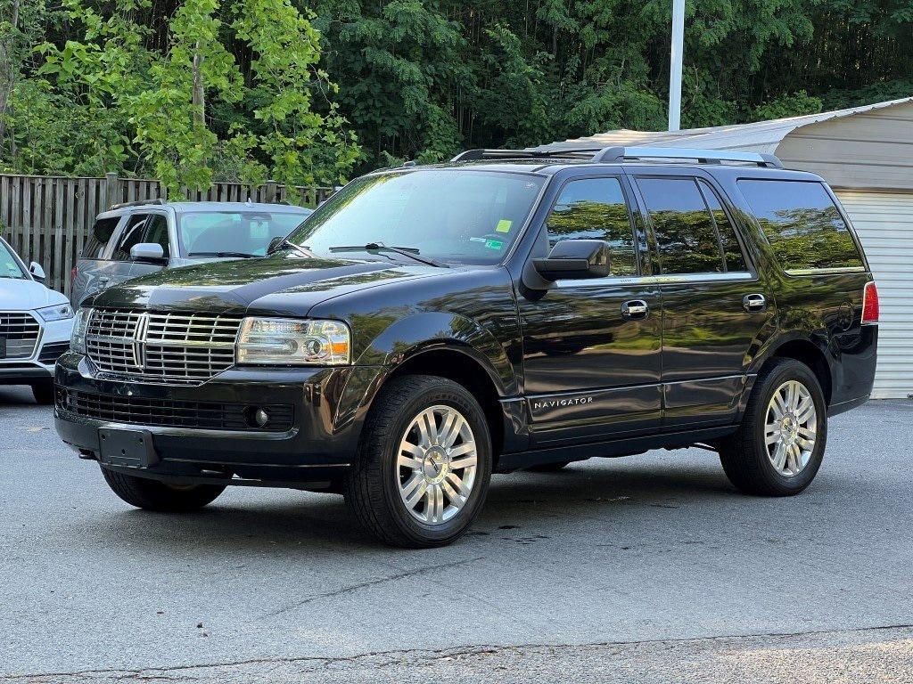 Used 2013 Lincoln Navigator Base with VIN 5LMJJ2J50DEL00548 for sale in Alexandria, VA