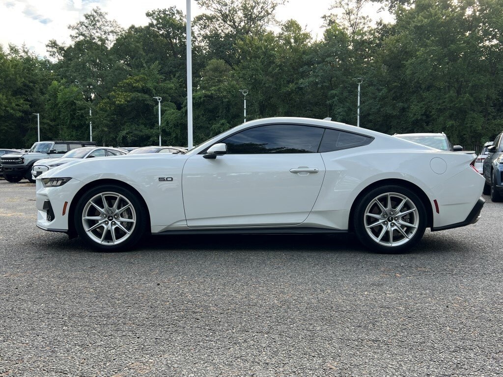 2024 Ford Mustang GT Premium photo 3