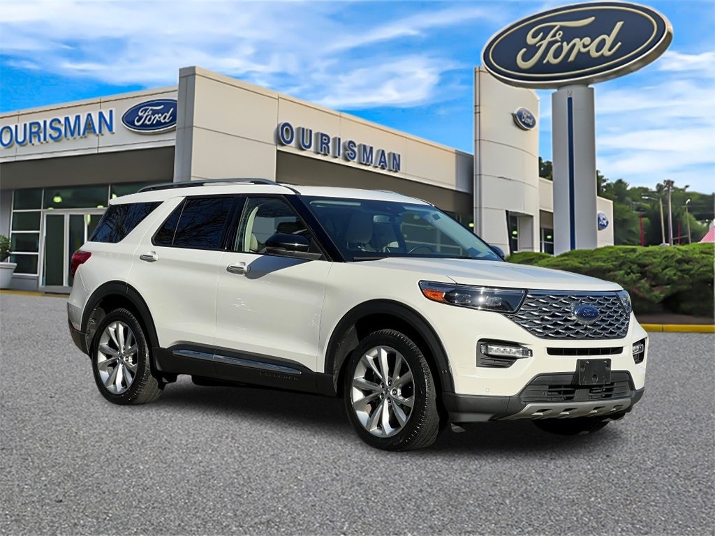 2022 Ford Explorer Platinum's photo