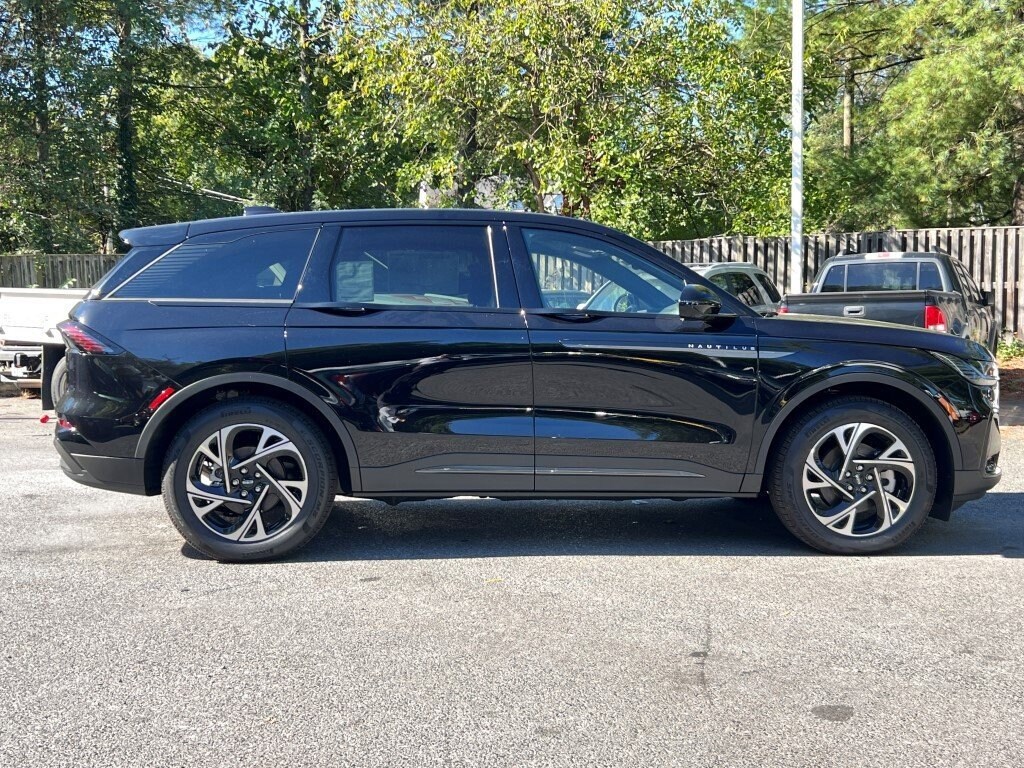 2025 Lincoln Nautilus Premiere photo 2