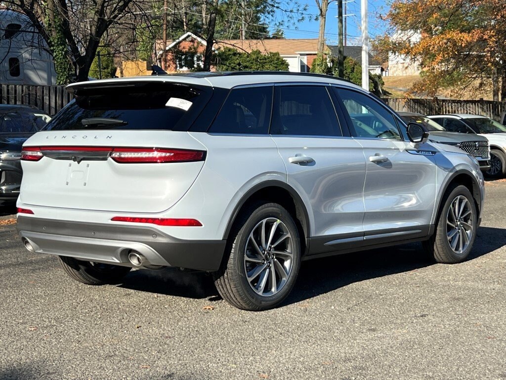 2026 Lincoln Corsair Premiere photo 4