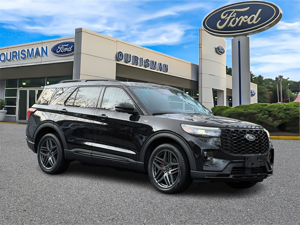 2025 Ford Explorer ST-LINE's photo