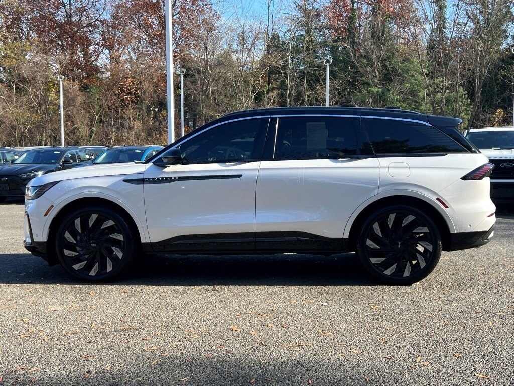 2024 Lincoln Nautilus Reserve photo 3