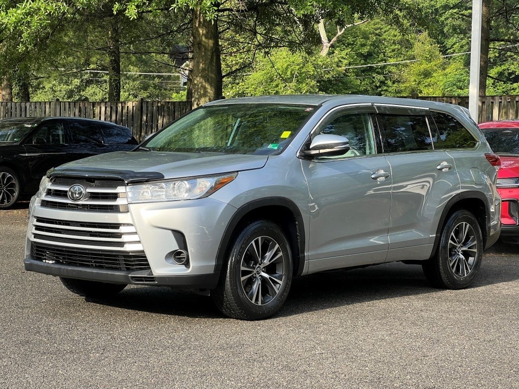 Used 2018 Toyota Highlander LE with VIN 5TDZARFH3JS040691 for sale in Alexandria, VA