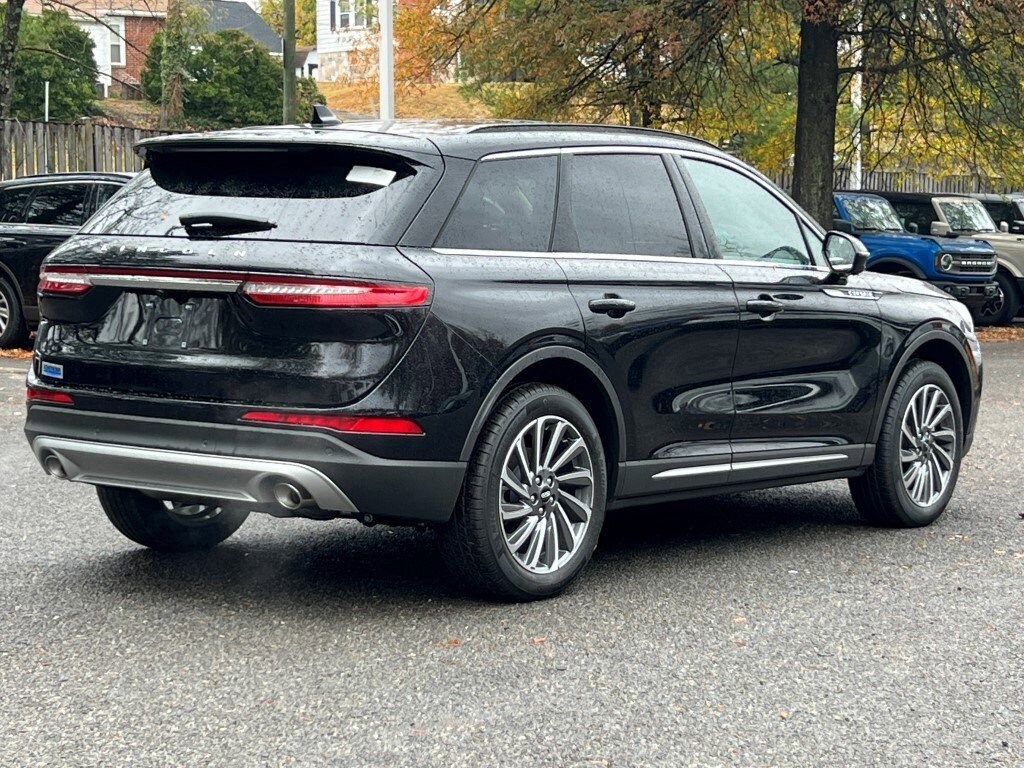 2025 Lincoln Corsair Reserve photo 2