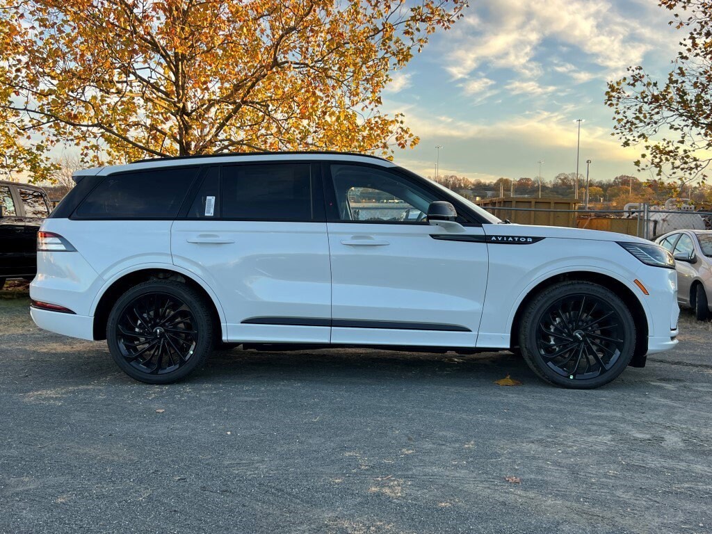 2025 Lincoln Aviator Reserve photo 3