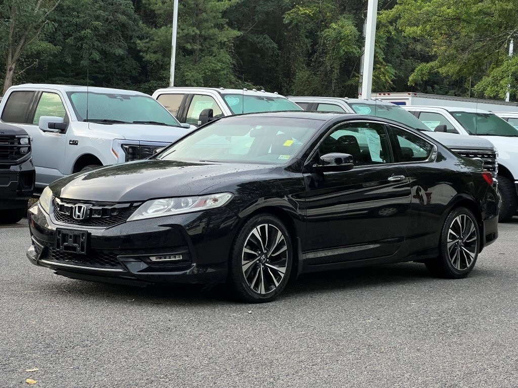 2017 Honda Accord EX photo 2