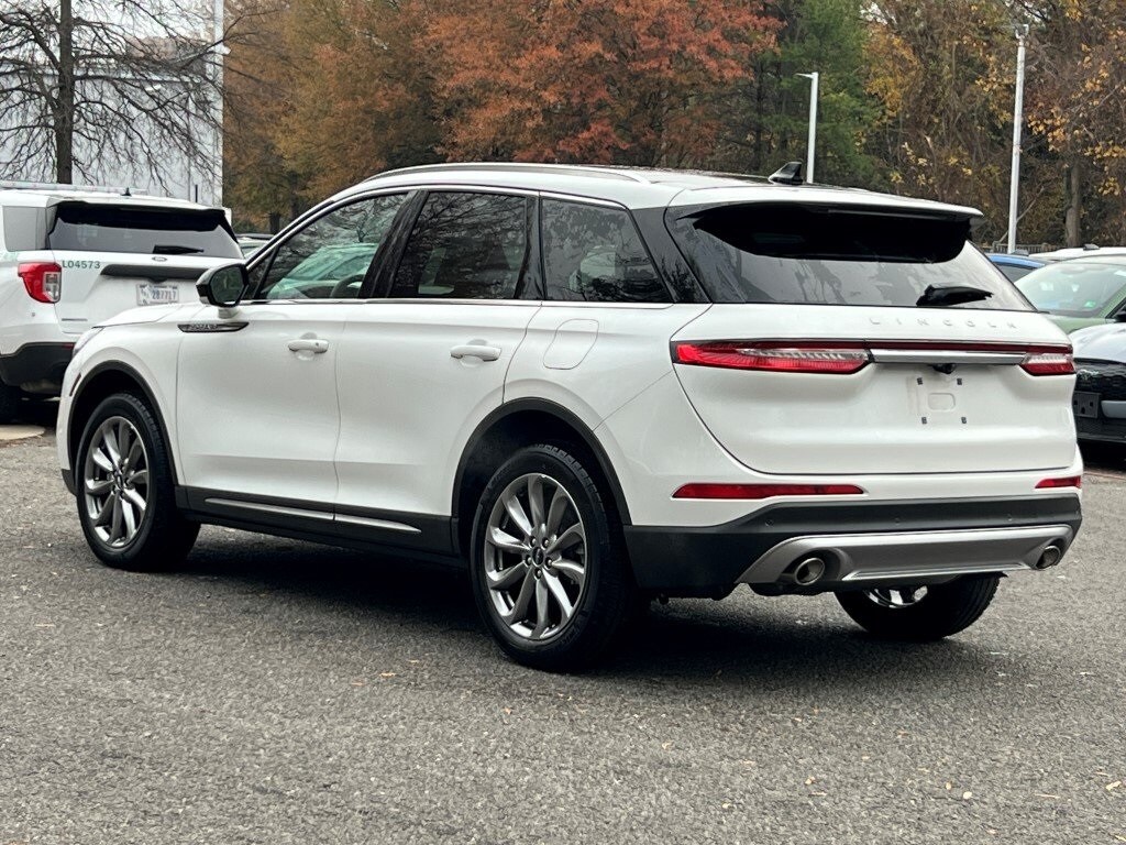 2022 Lincoln Corsair Standard photo 3