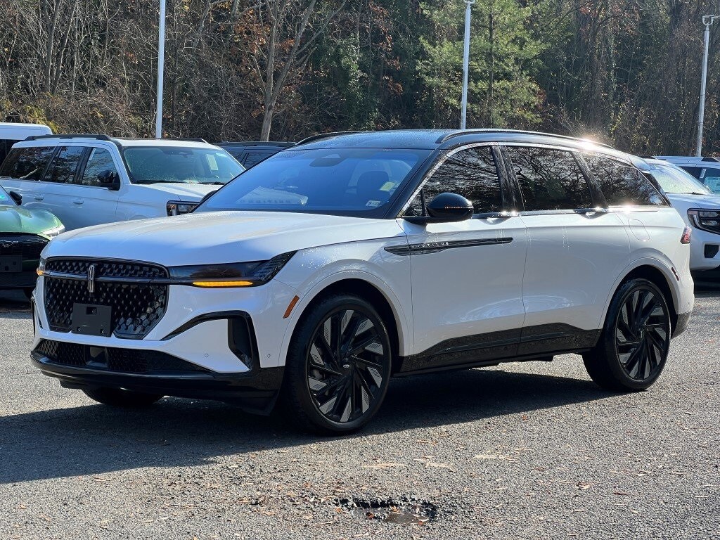 2024 Lincoln Nautilus Reserve photo 2