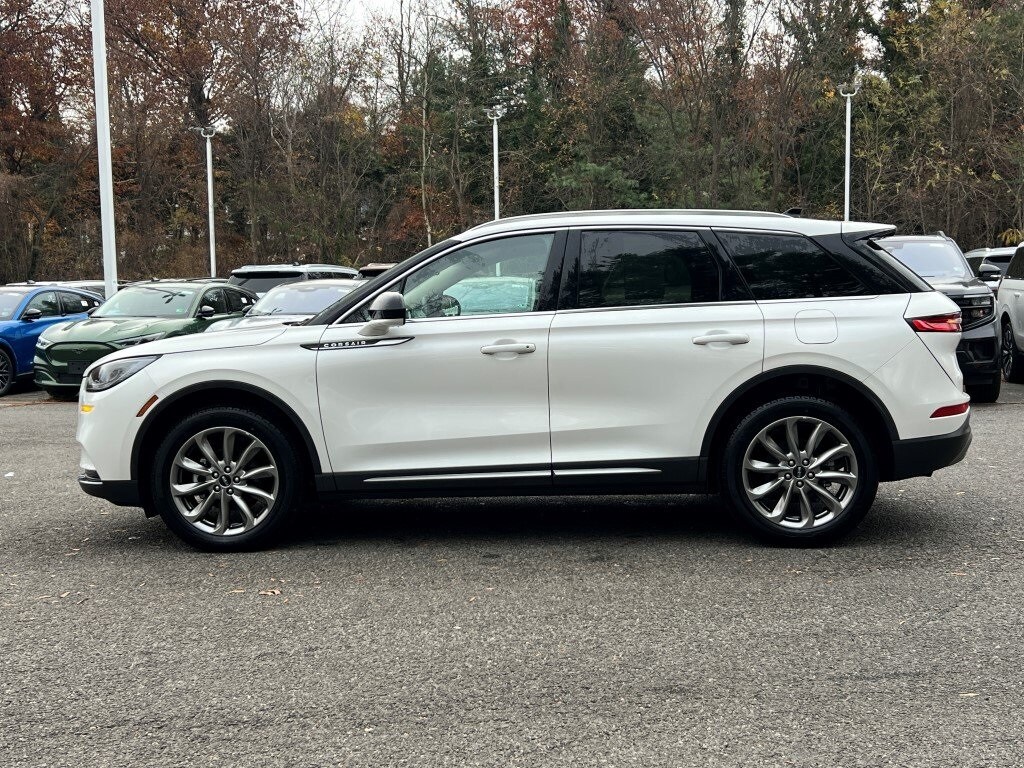 2022 Lincoln Corsair Standard photo 2