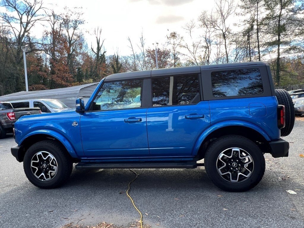 2024 Ford Bronco Outer Banks photo 3
