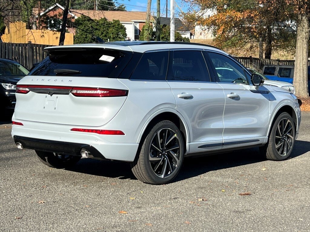 2026 Lincoln Corsair Grand Touring photo 4
