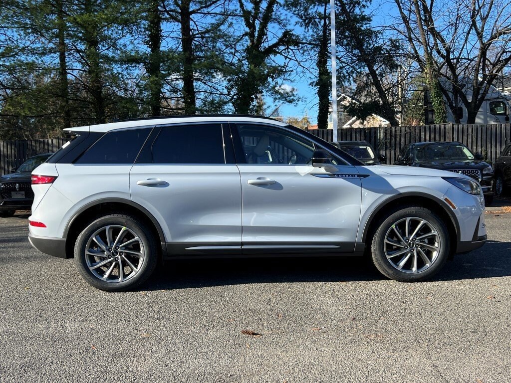 2026 Lincoln Corsair Premiere photo 3