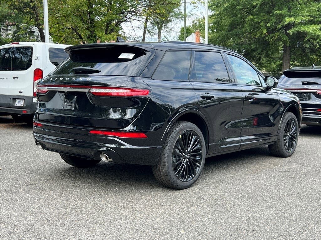 2026 Lincoln Corsair Premiere photo 2