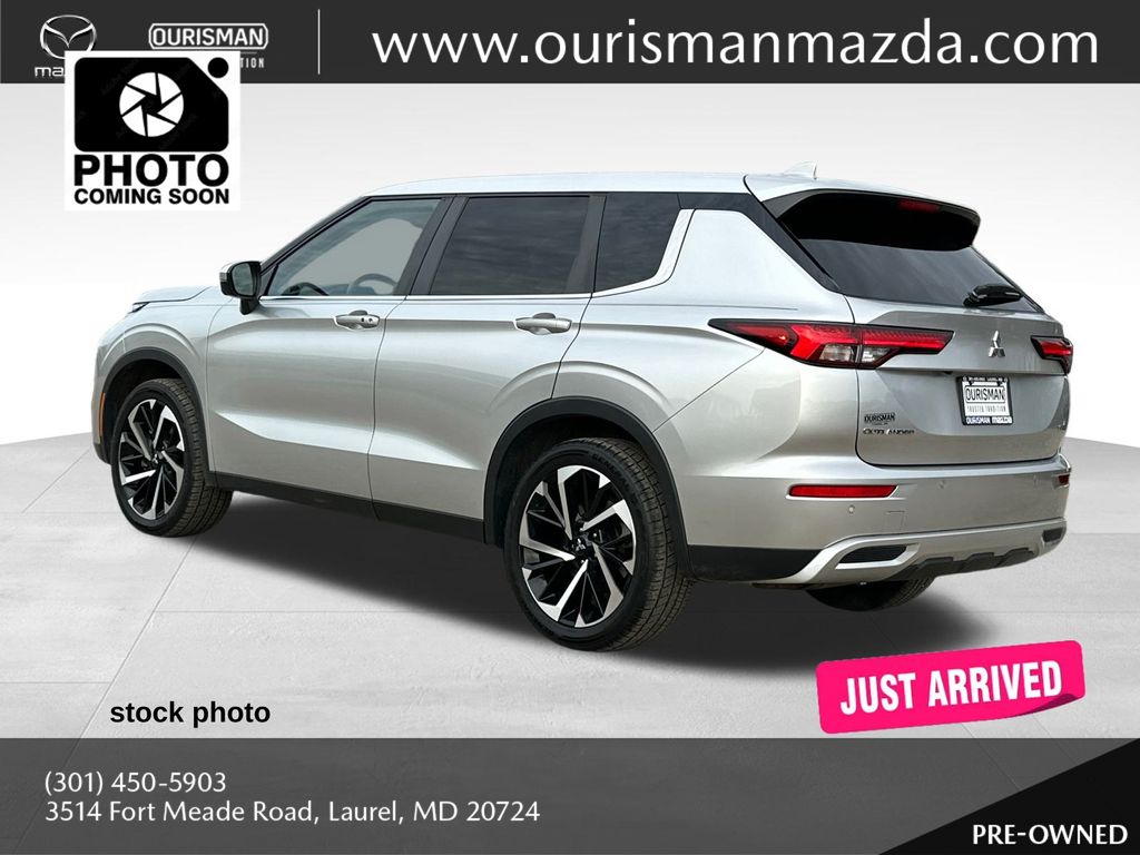 2023 Mitsubishi Outlander SE Black Edition photo 3