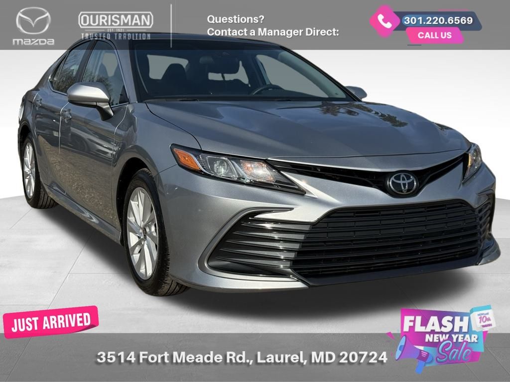 2024 Toyota Camry LE's photo