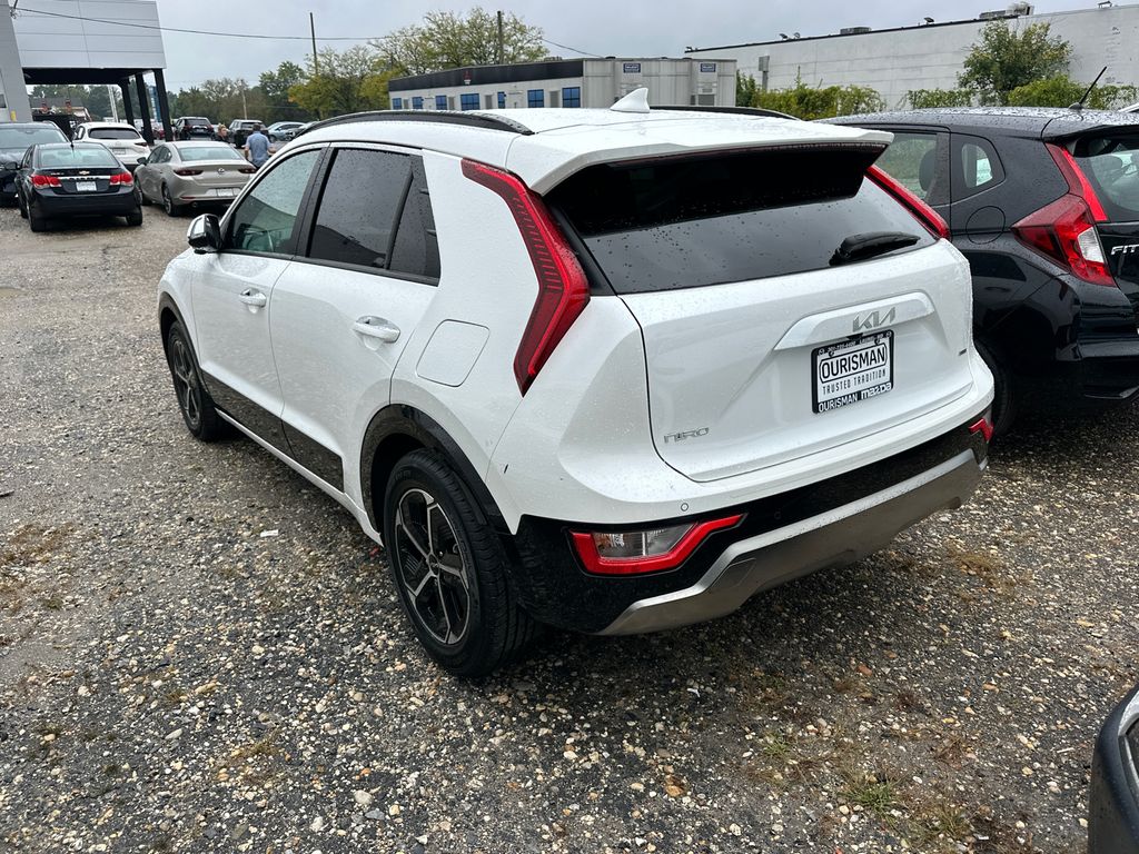 2023 Kia Niro SX photo 2