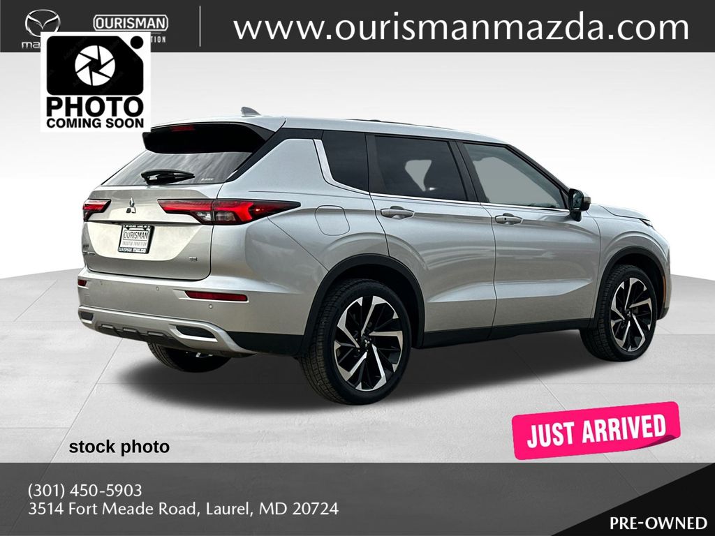 2023 Mitsubishi Outlander SE Black Edition photo 2