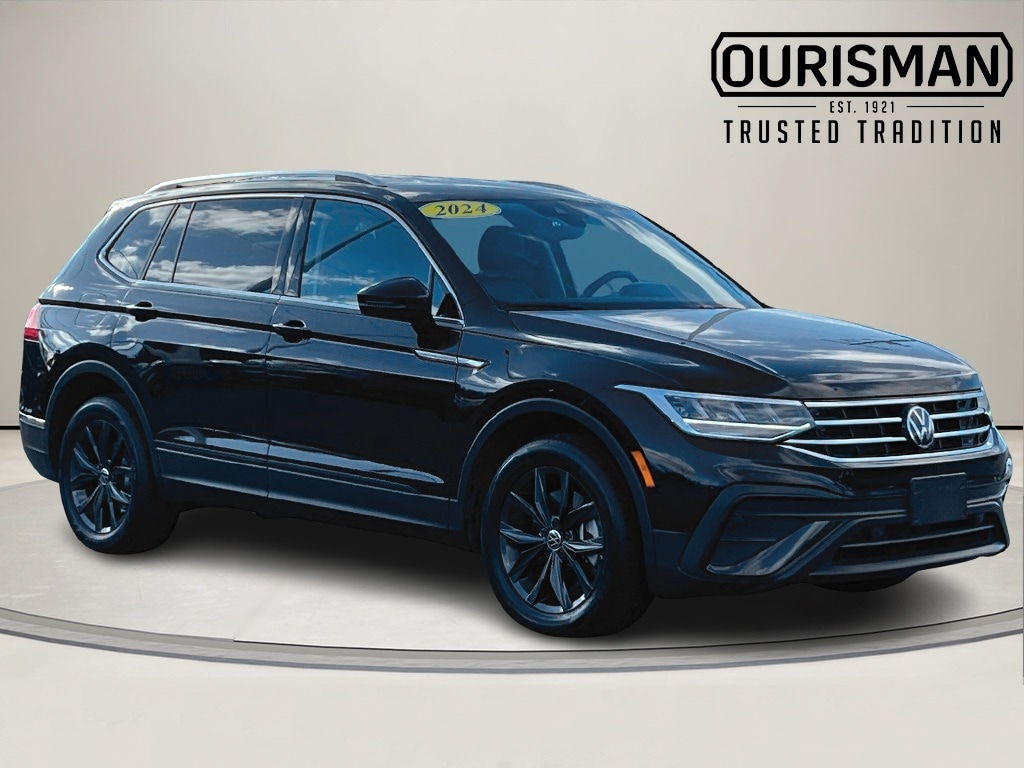 2024 Volkswagen Tiguan SE's photo
