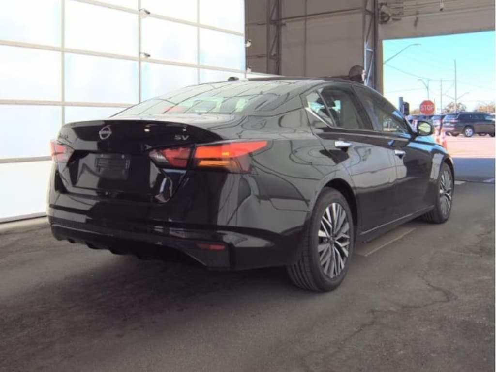 Used 2023 Nissan Altima 2.5 SV Sedan