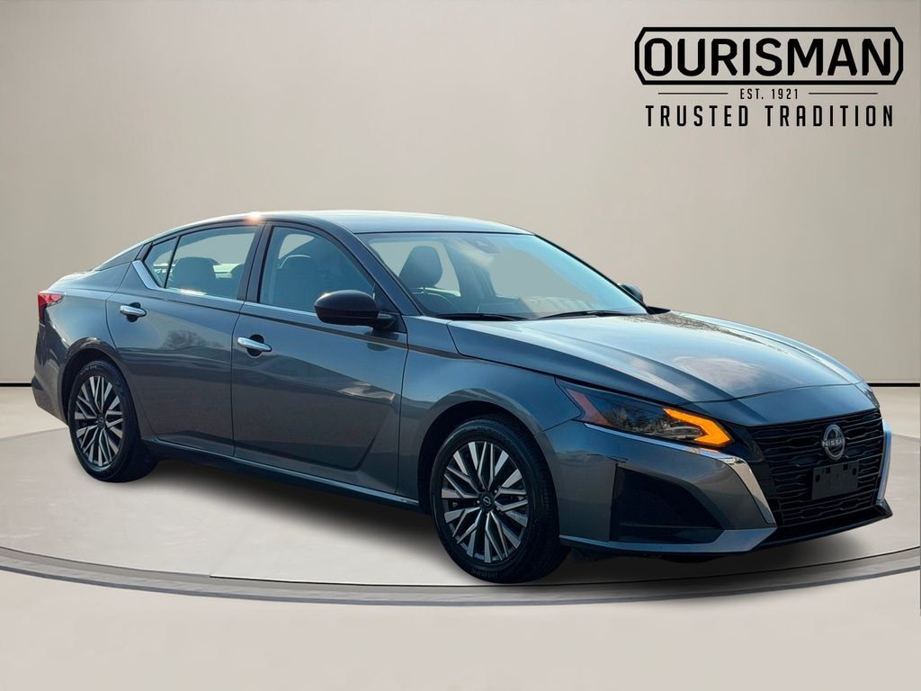 Used 2024 Nissan Altima 2.5 SV Sedan