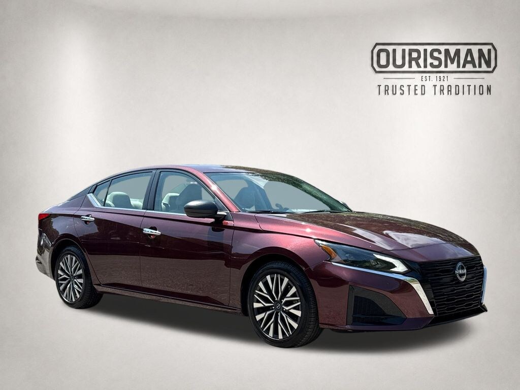 Used 2025 Nissan Altima SV Sedan