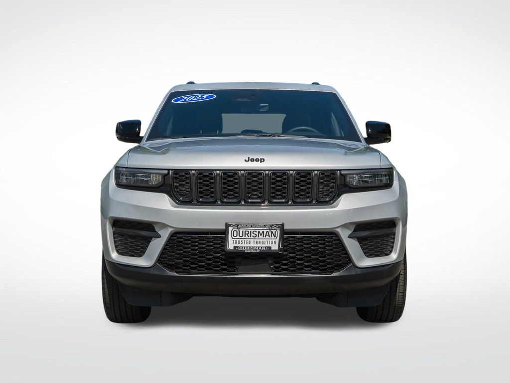 Used 2025 Jeep Grand Cherokee Laredo SUV