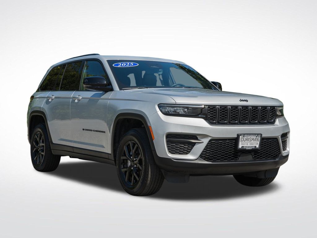 Used 2025 Jeep Grand Cherokee Laredo SUV