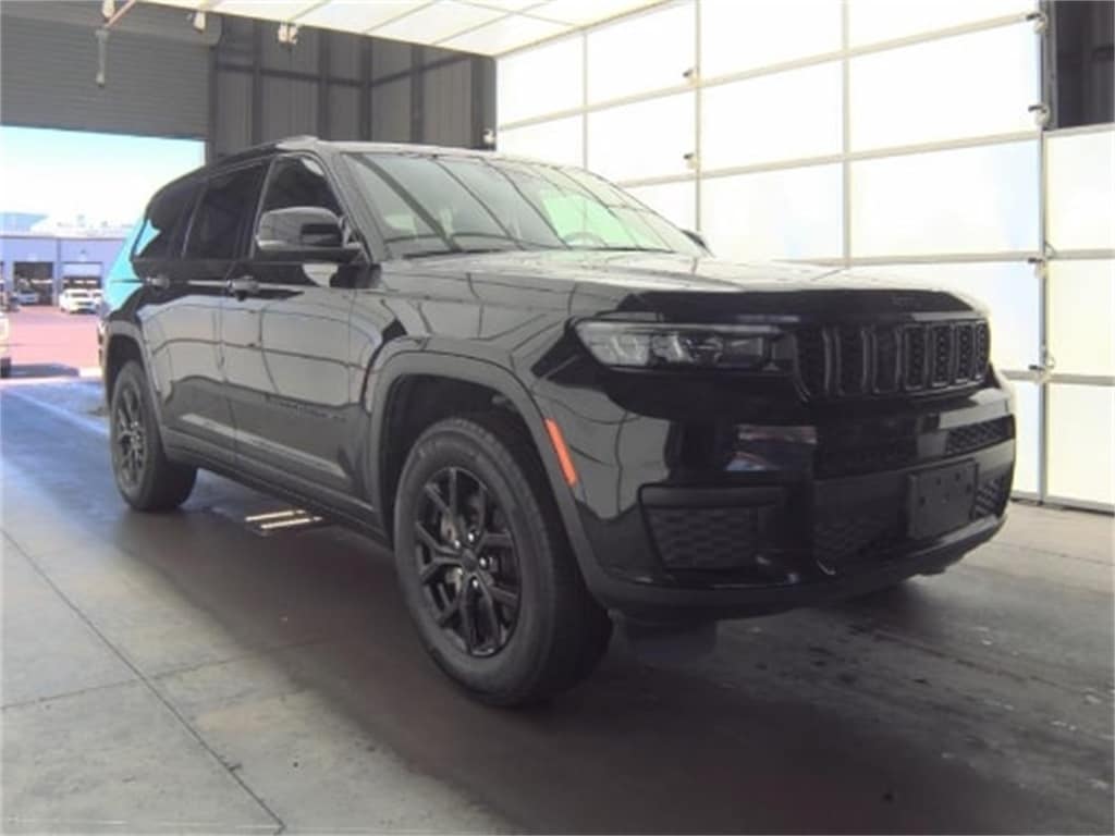 Used 2024 Jeep Grand Cherokee L Laredo SUV