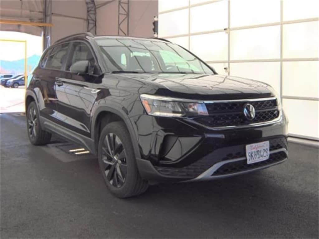 2024 Volkswagen Taos S's photo