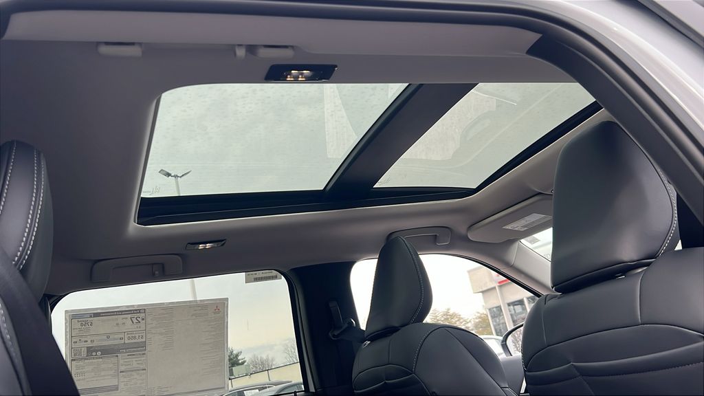 2026 Mitsubishi Outlander SE - Photo 12