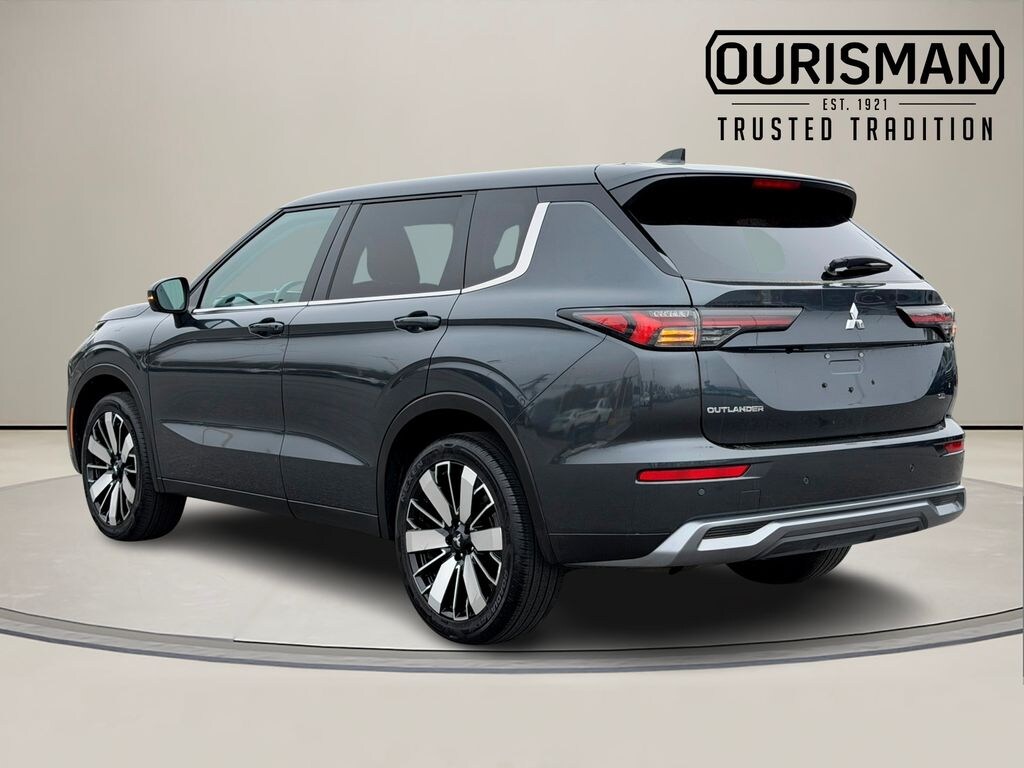Used 2025 Mitsubishi Outlander SE SUV